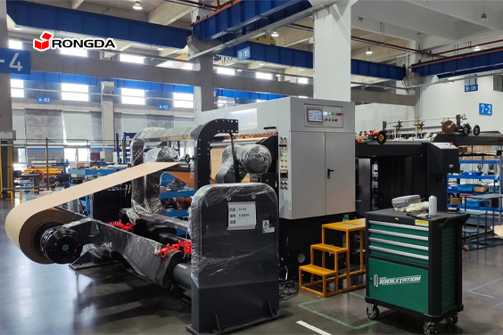 Gönderiye Hazır: Otomatik Rulodan Sayfaya Kağıt Kesme Makinesi Rongda'dan Ayrılmadan Önce Ne Olur?